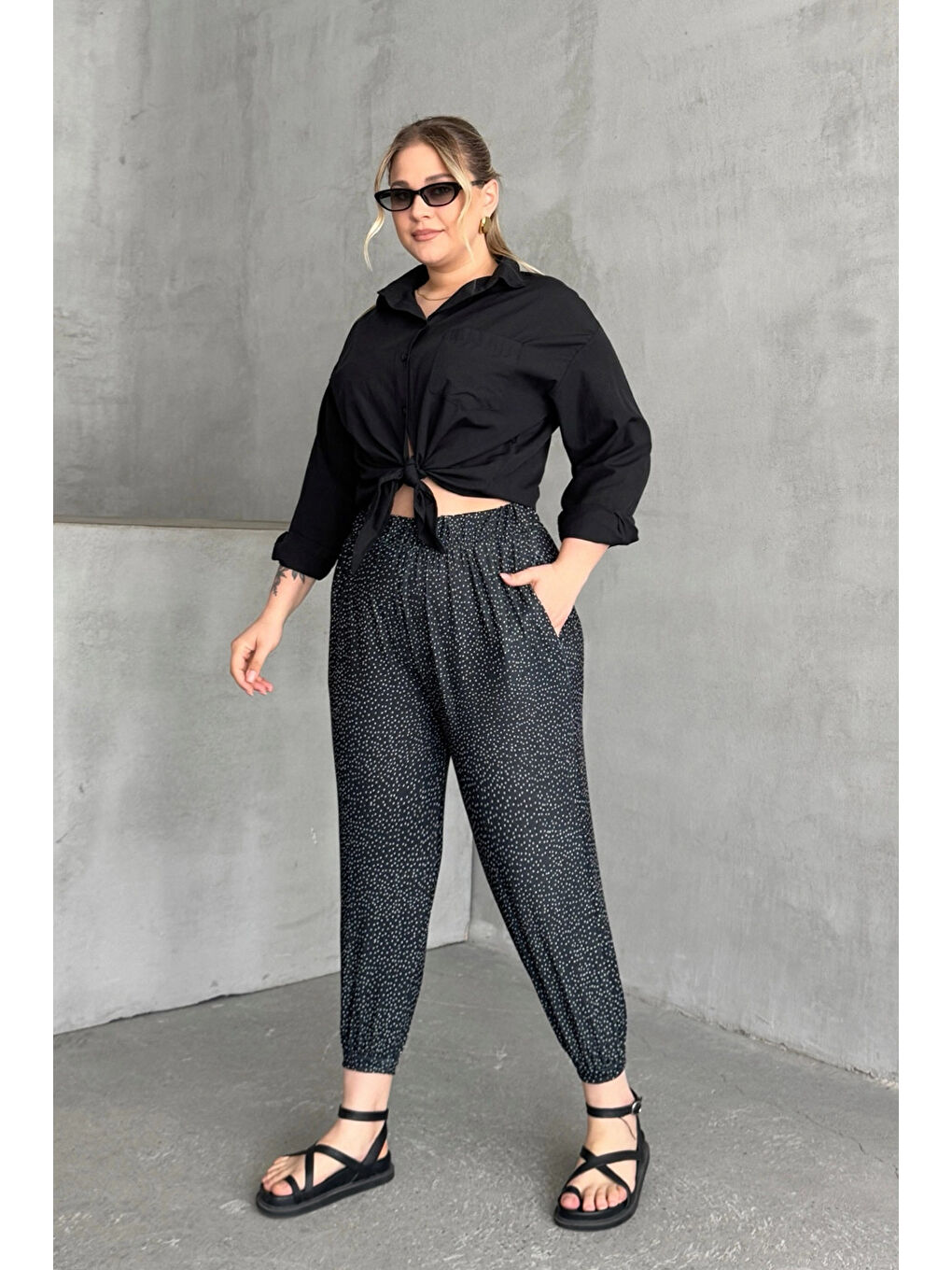 Siyah Büyük Beden Beli ve Paçası Lastikli Cepli Desenli Şalvar Pantolon 74-73