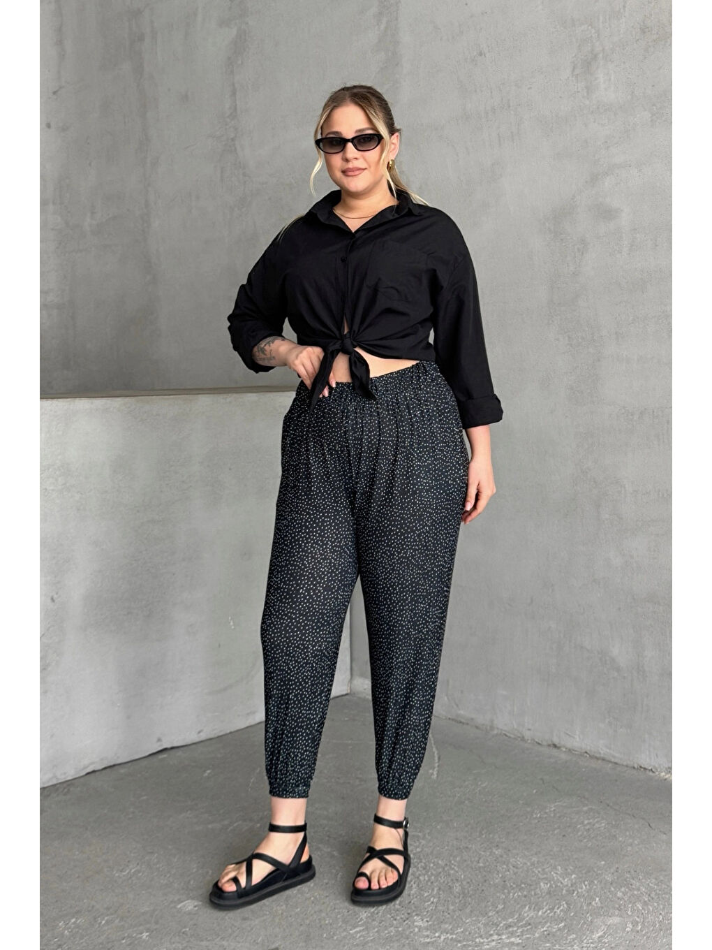 Siyah Büyük Beden Beli ve Paçası Lastikli Cepli Desenli Şalvar Pantolon 74-73-1