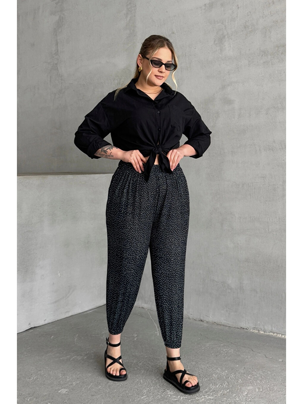 Siyah Büyük Beden Beli ve Paçası Lastikli Cepli Desenli Şalvar Pantolon 74-73-3