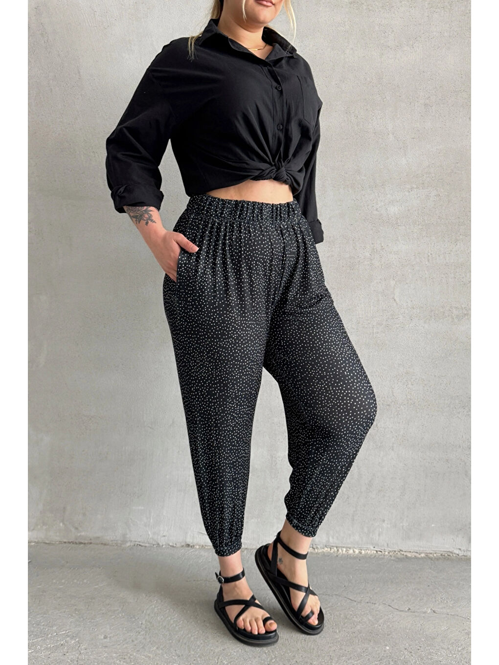 Siyah Büyük Beden Beli ve Paçası Lastikli Cepli Desenli Şalvar Pantolon 74-73-4