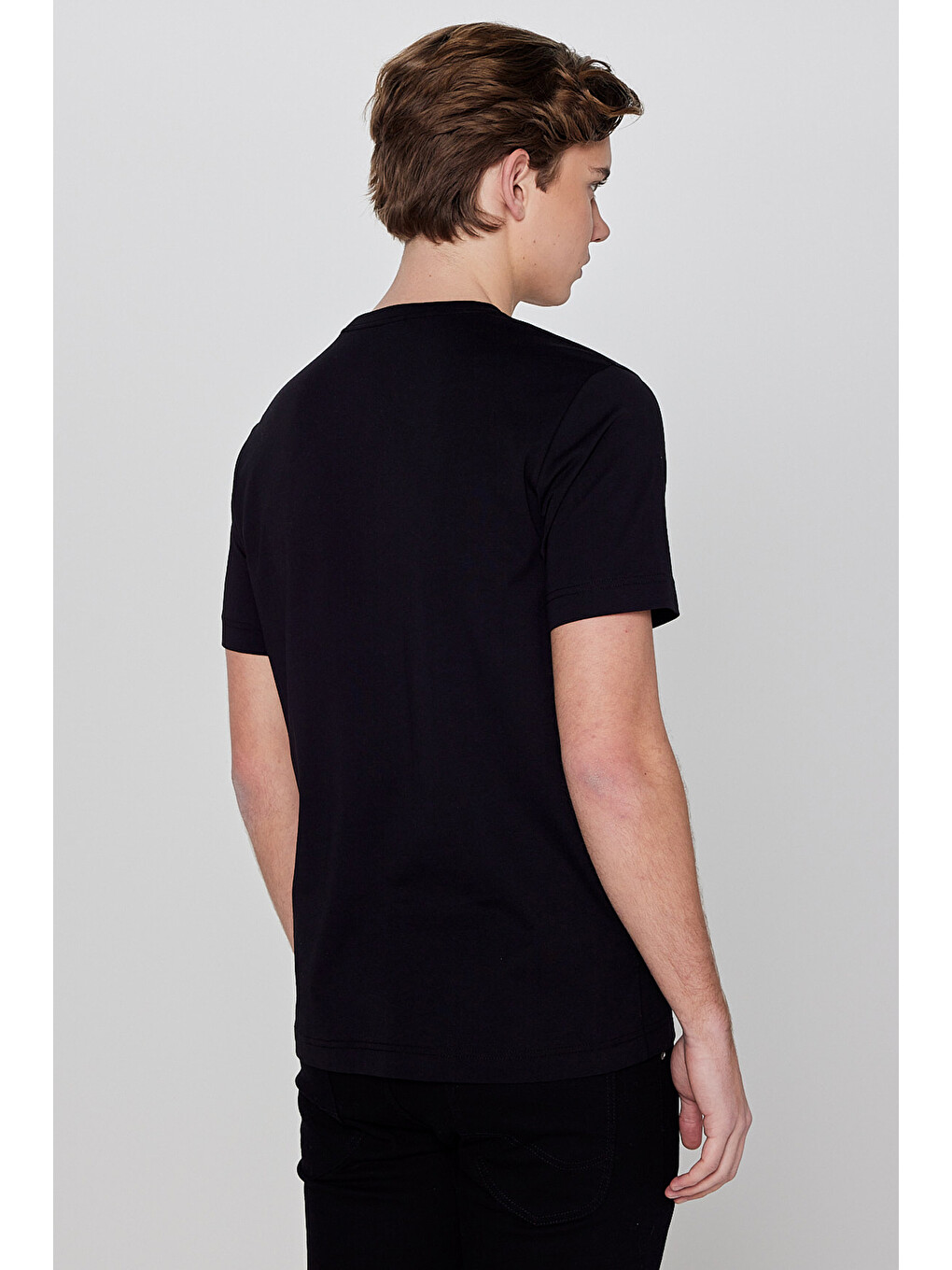 Siyah %100 Pamuk Regular Fit Normal Kesim Bisiklet Yaka Logo Detaylı Tişört-4