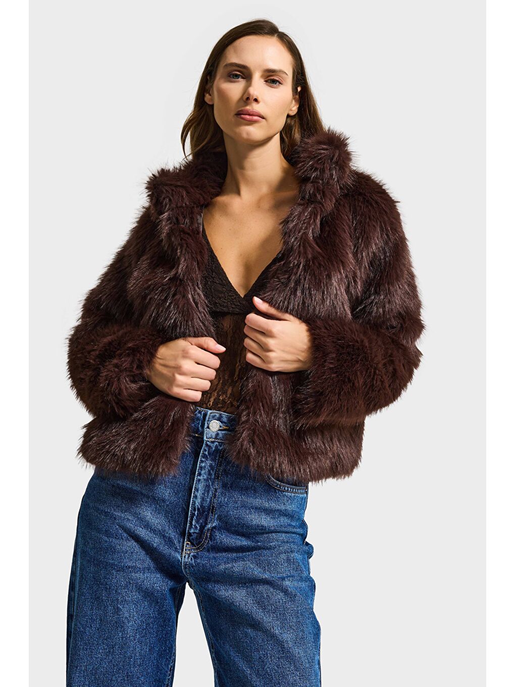 Kahverengi Kadın Koyu Kahve Crop Agraflı İçi Astarlı Pelüşlü Kürk Mont-4