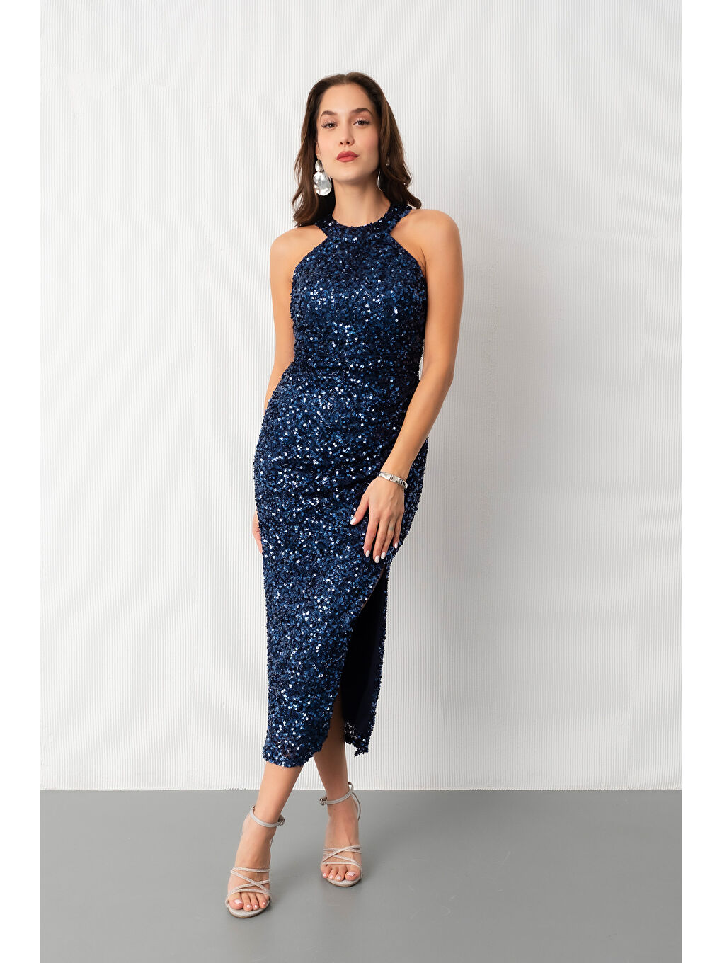 Kadın Lacivert Halter Yaka Payetli Abiye Elbise-1