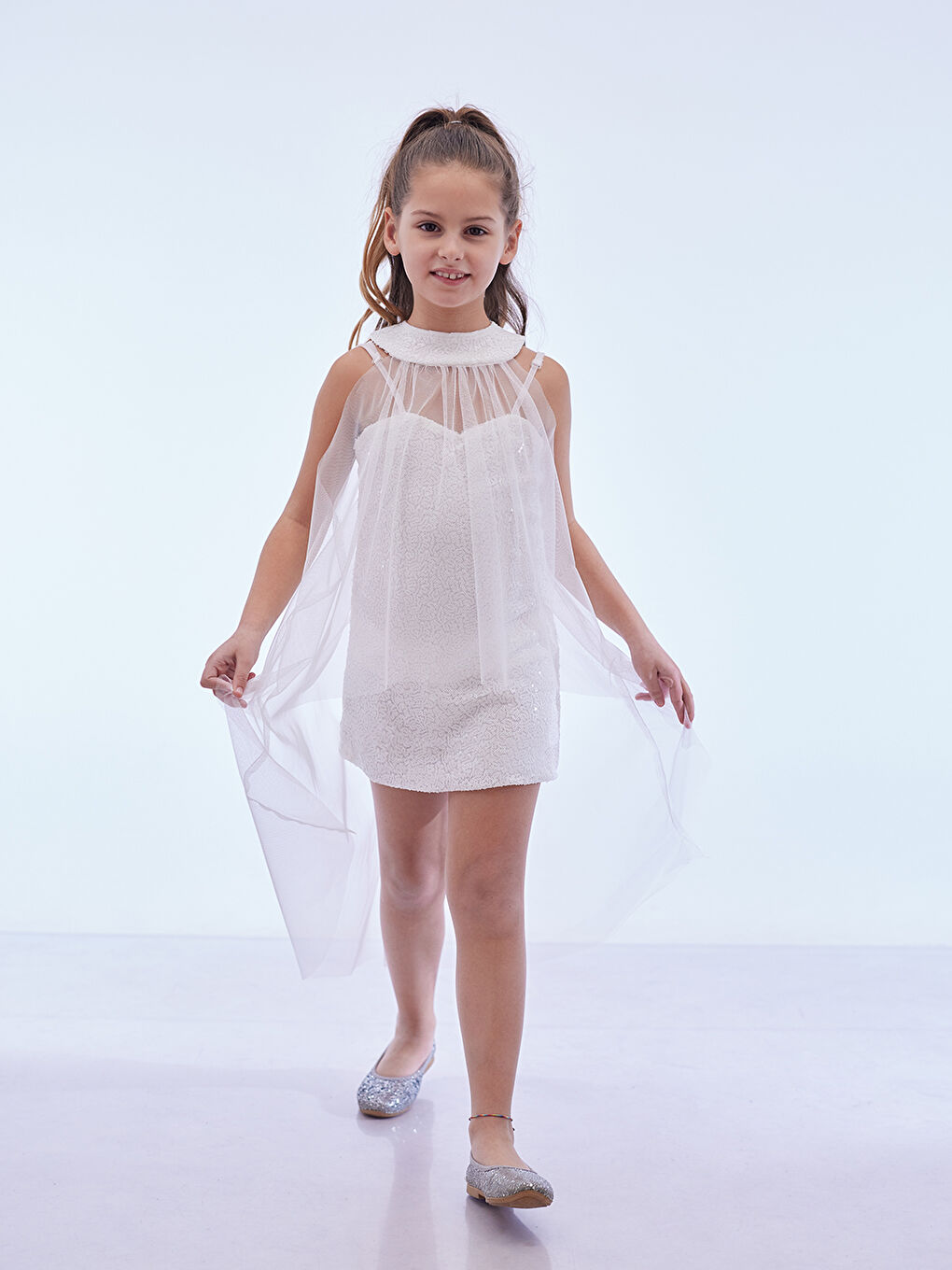 Beyaz Kız Çocuk Pullu Pelerinli Trend Abiye Elbise AK2244