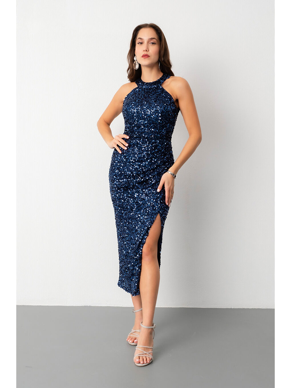 Kadın Lacivert Halter Yaka Payetli Abiye Elbise-2