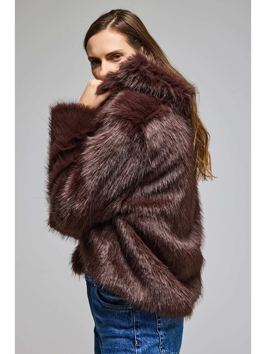 Kahverengi Kadın Koyu Kahve Crop Agraflı İçi Astarlı Pelüşlü Kürk Mont-2