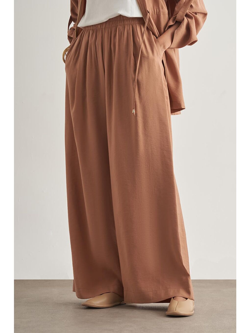 Kahverengi Modal Karışımlı Rahat Kesim Beli Lastikli Camel Pantolon-1