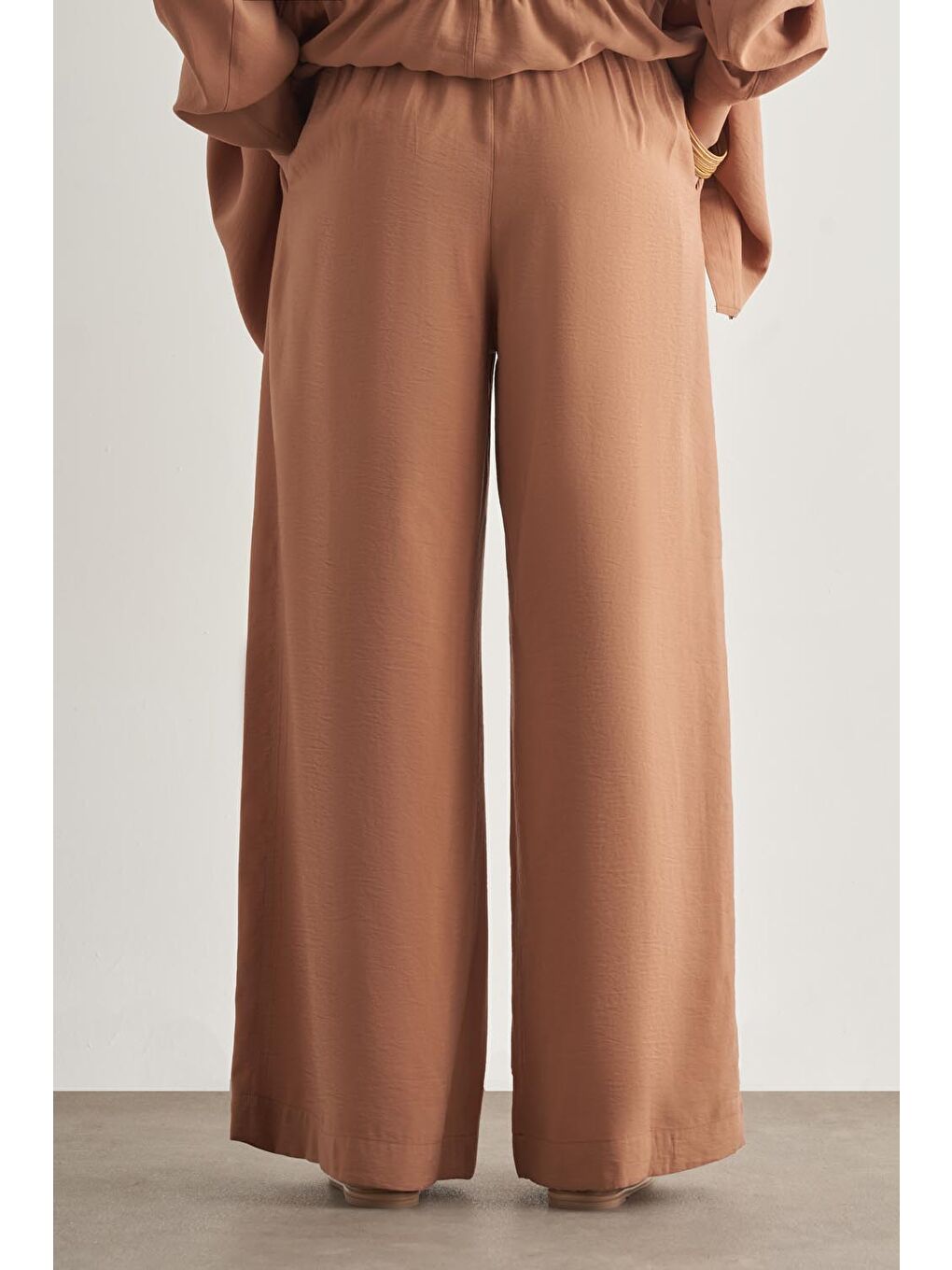 Kahverengi Modal Karışımlı Rahat Kesim Beli Lastikli Camel Pantolon-2