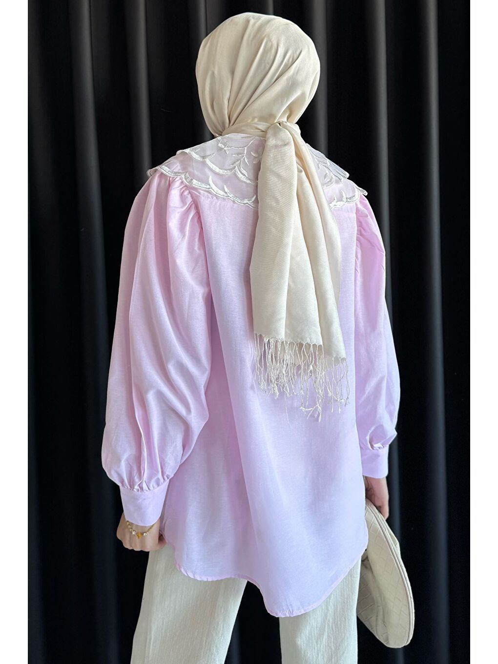 Pembe Yakası Tül İşlemeli Tesettür Gömlek-6