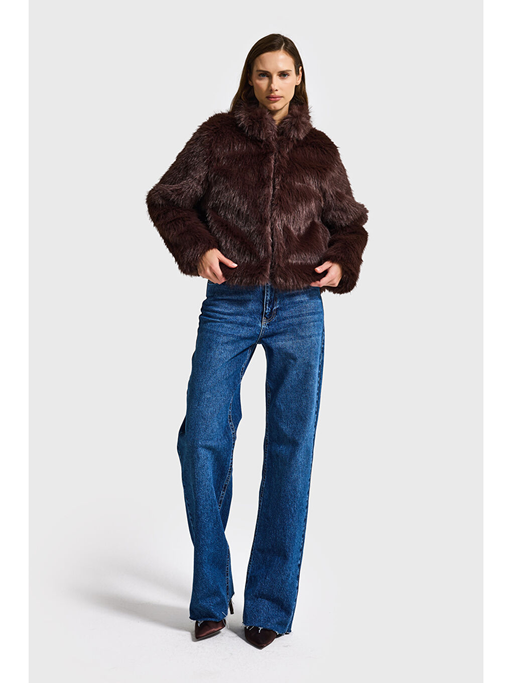 Kahverengi Kadın Koyu Kahve Crop Agraflı İçi Astarlı Pelüşlü Kürk Mont-1