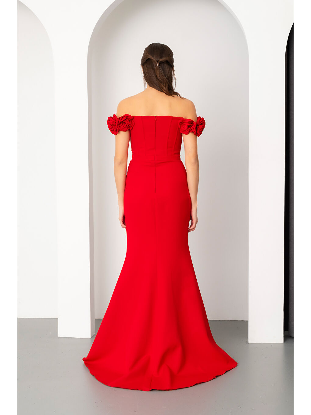Kadın Kırmızı Çiçek Detay Yırtmaçlı Uzun Abiye Elbise-5