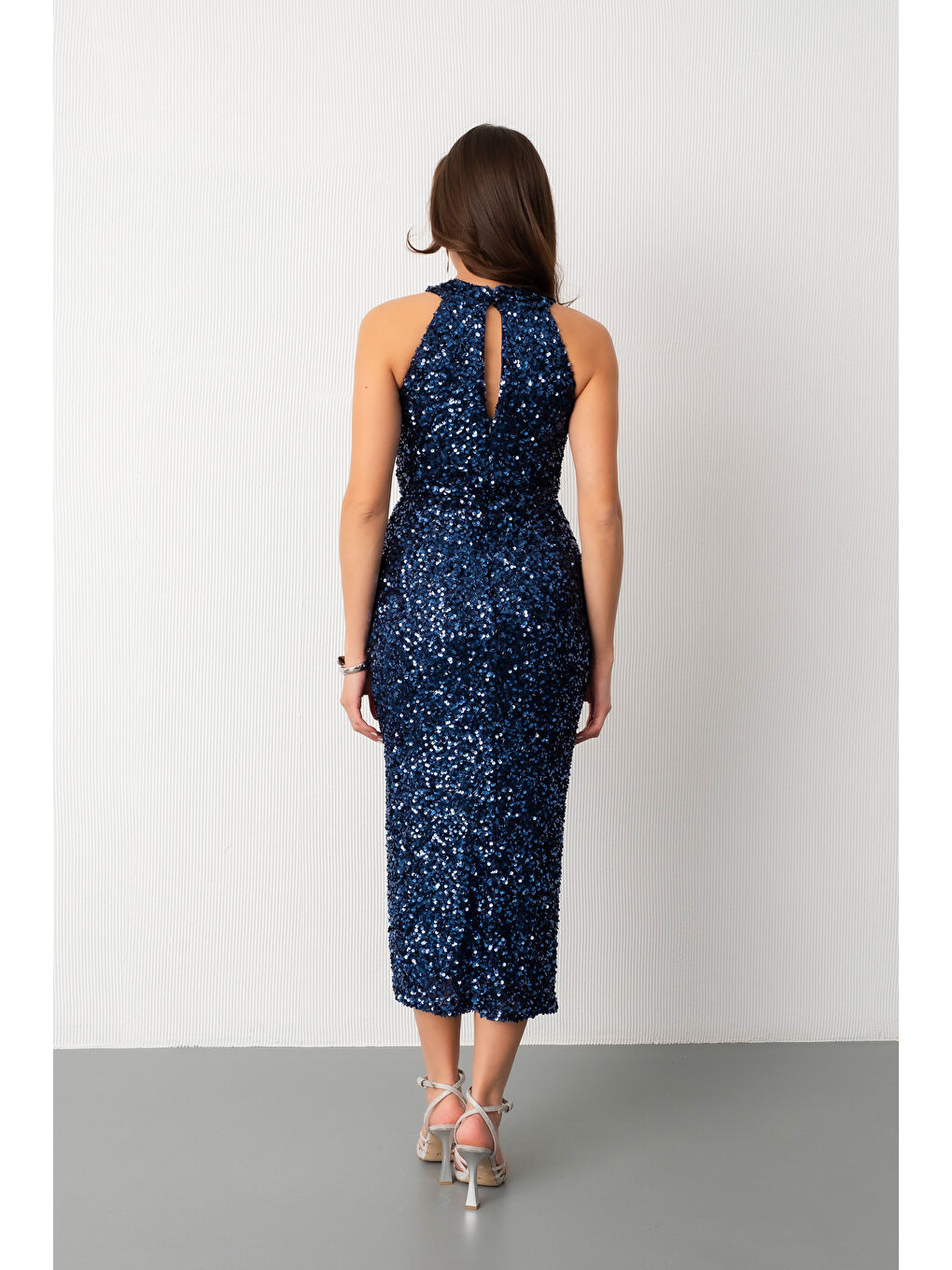 Kadın Lacivert Halter Yaka Payetli Abiye Elbise-5