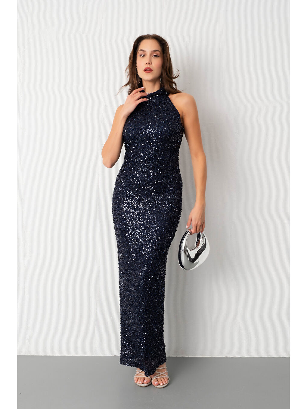 Kadın Lacivert Halter Yaka Pul Payet Uzun Abiye Elbise-1