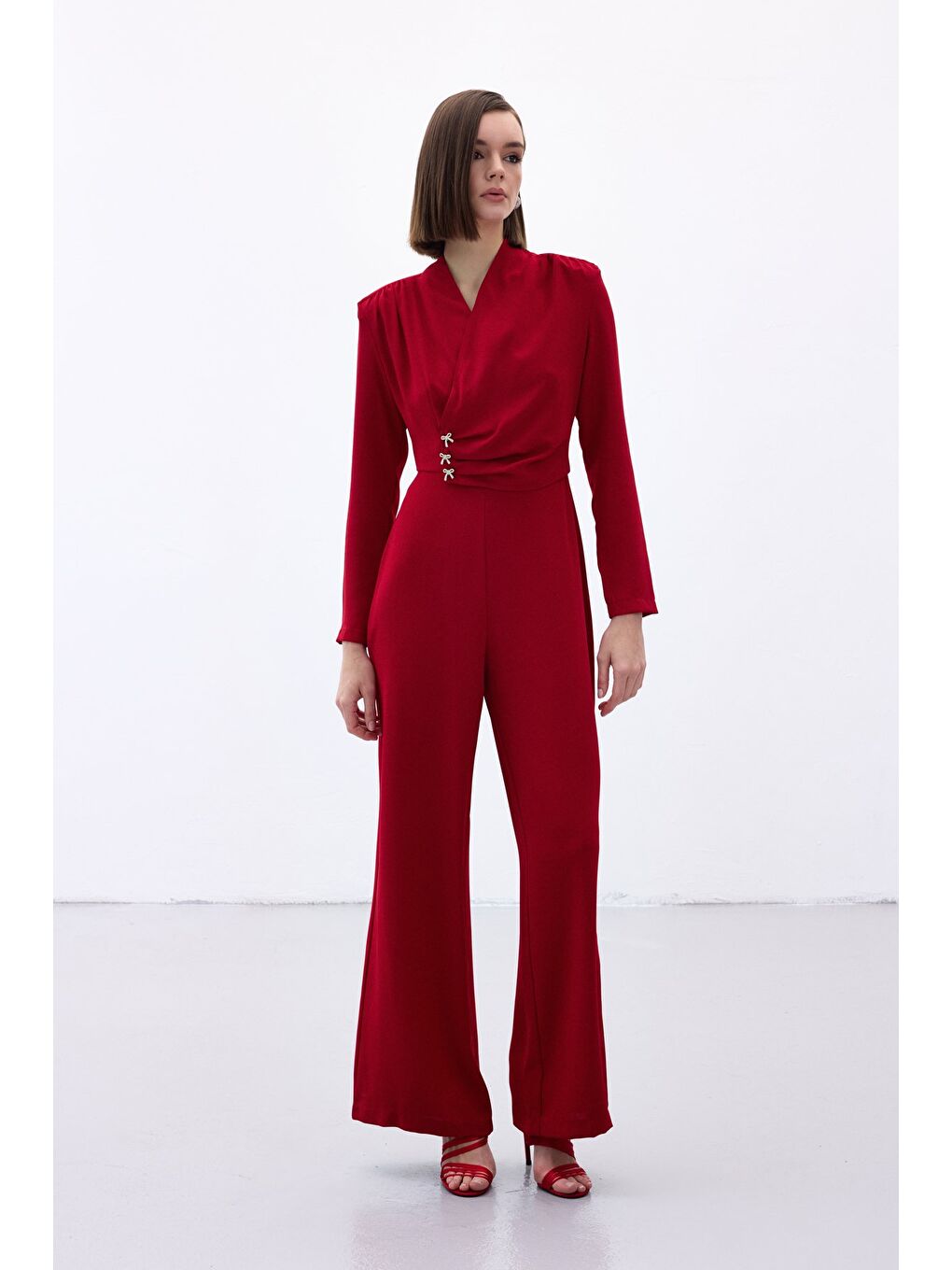 Fiyonk Aksesuarlı Krep Tulum - Kırmızı