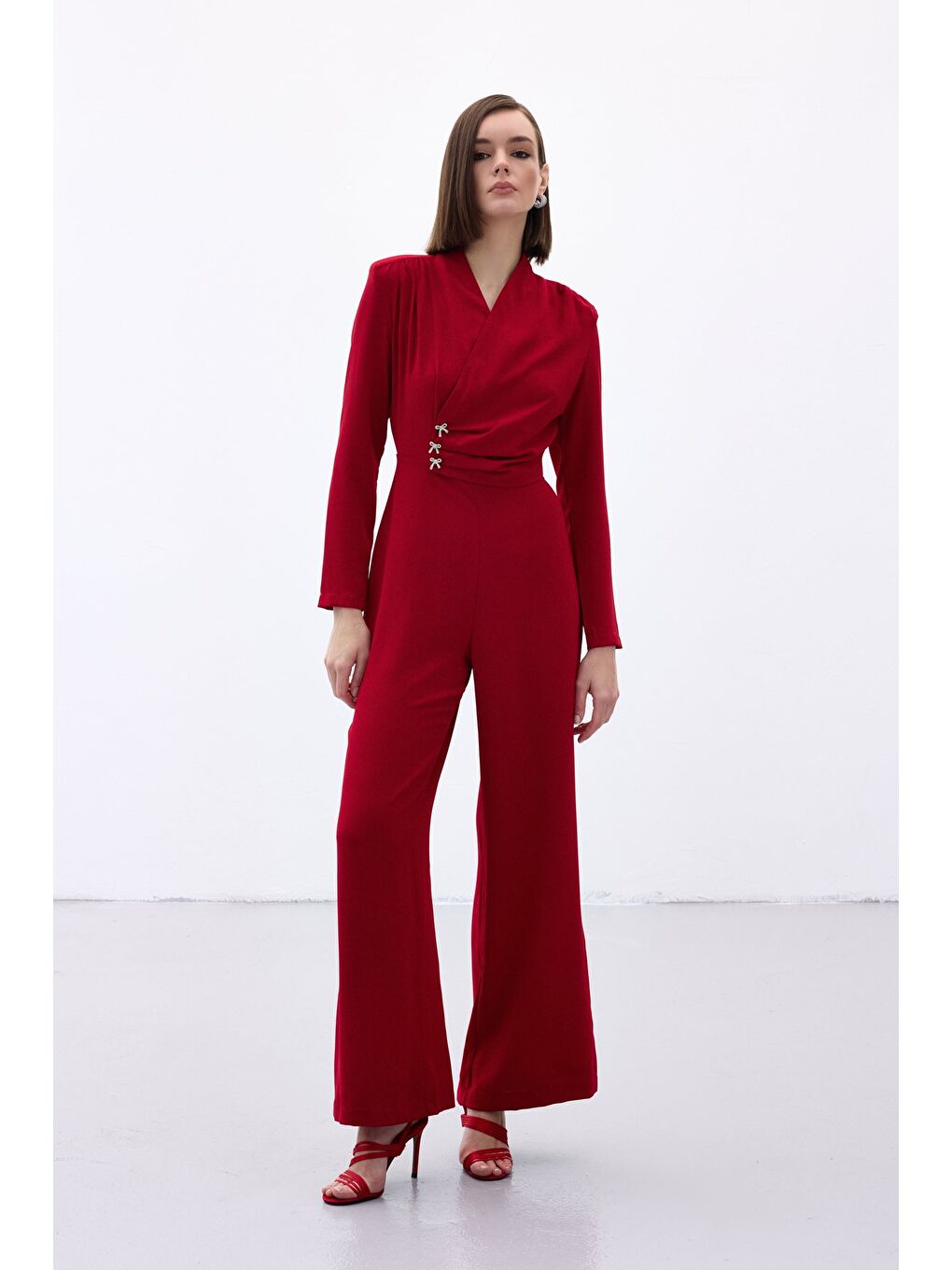 Fiyonk Aksesuarlı Krep Tulum - Kırmızı-2