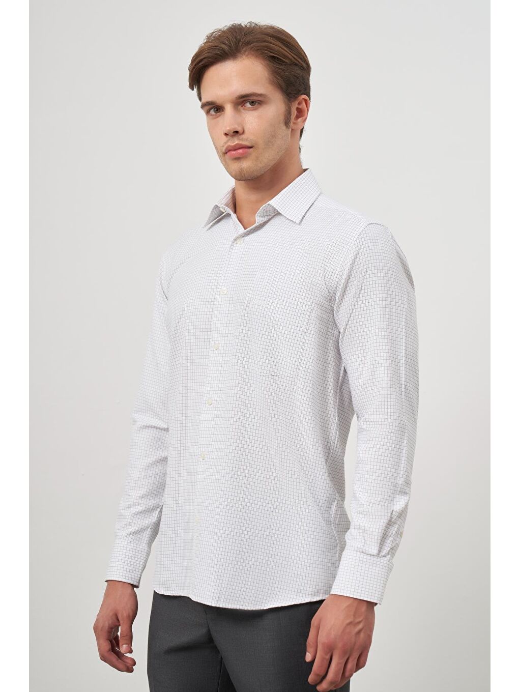 Beyaz Uzun Kol Kareli Desen Bez Ayağı Sert Yaka Cepli Pamuklu Classic Comfort Fit Gömlek 1004245163-2