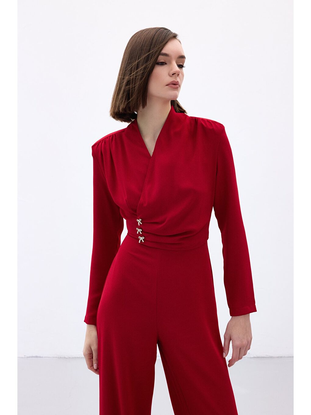 Fiyonk Aksesuarlı Krep Tulum - Kırmızı-5