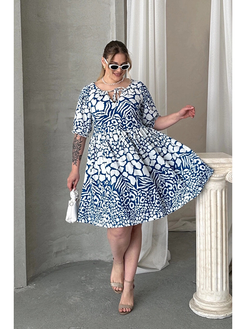 Beyaz Büyük Beden Önü Bağlamalı Yarım Kollu Desenli Mini Elbise 101-9