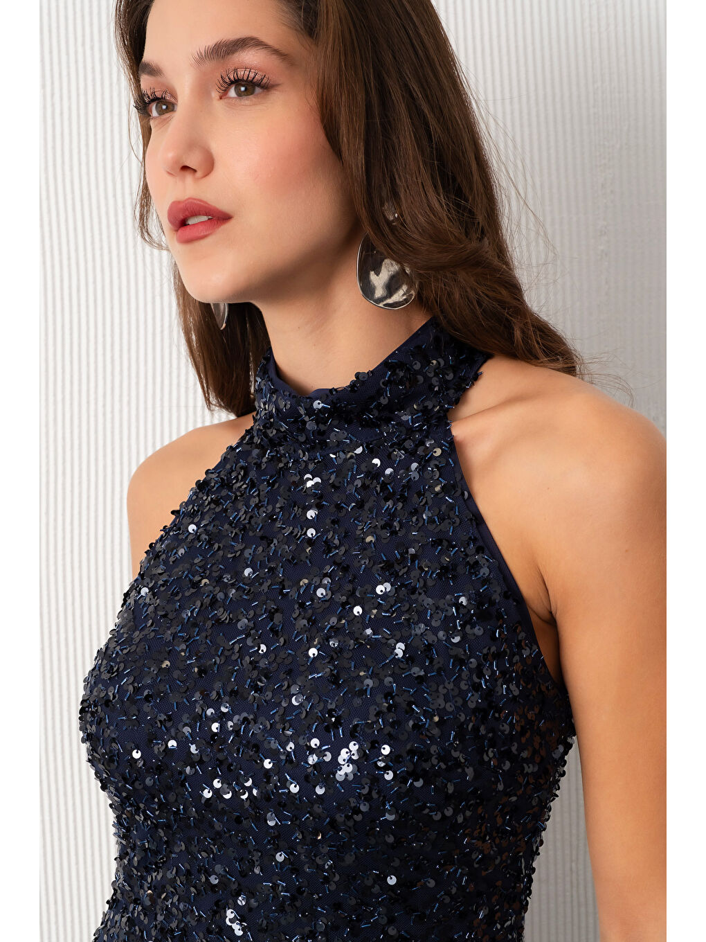 Kadın Lacivert Halter Yaka Pul Payet Uzun Abiye Elbise-3