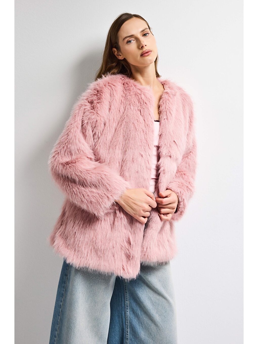 Pembe Kadın Pudra Kemer Boy İçi Astarlı Pelüşlü Kürk Mont
