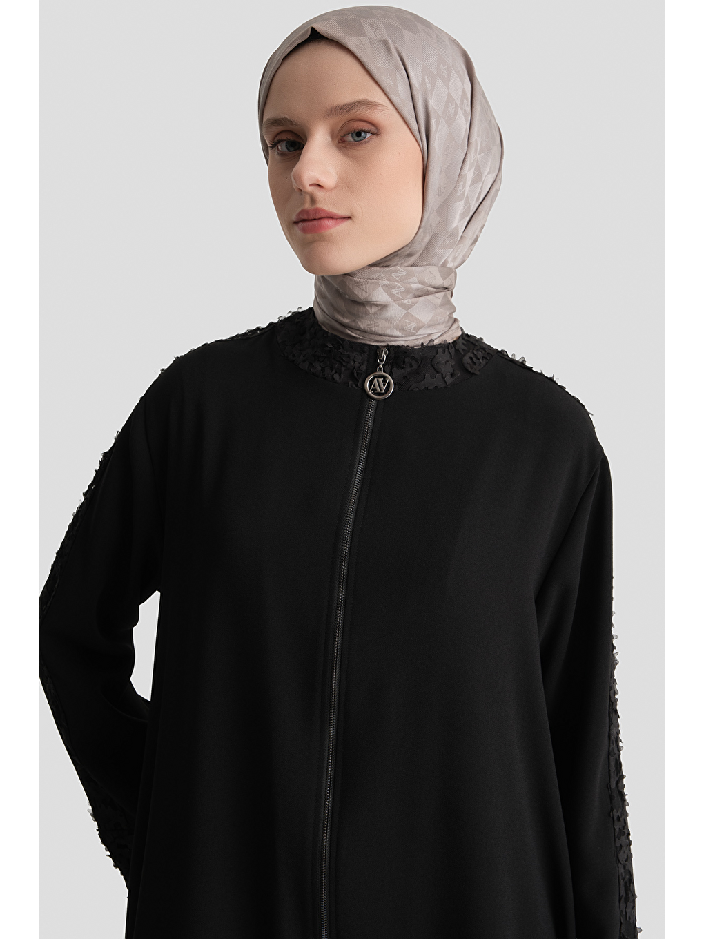 İşlemeli Ferace Siyah-3