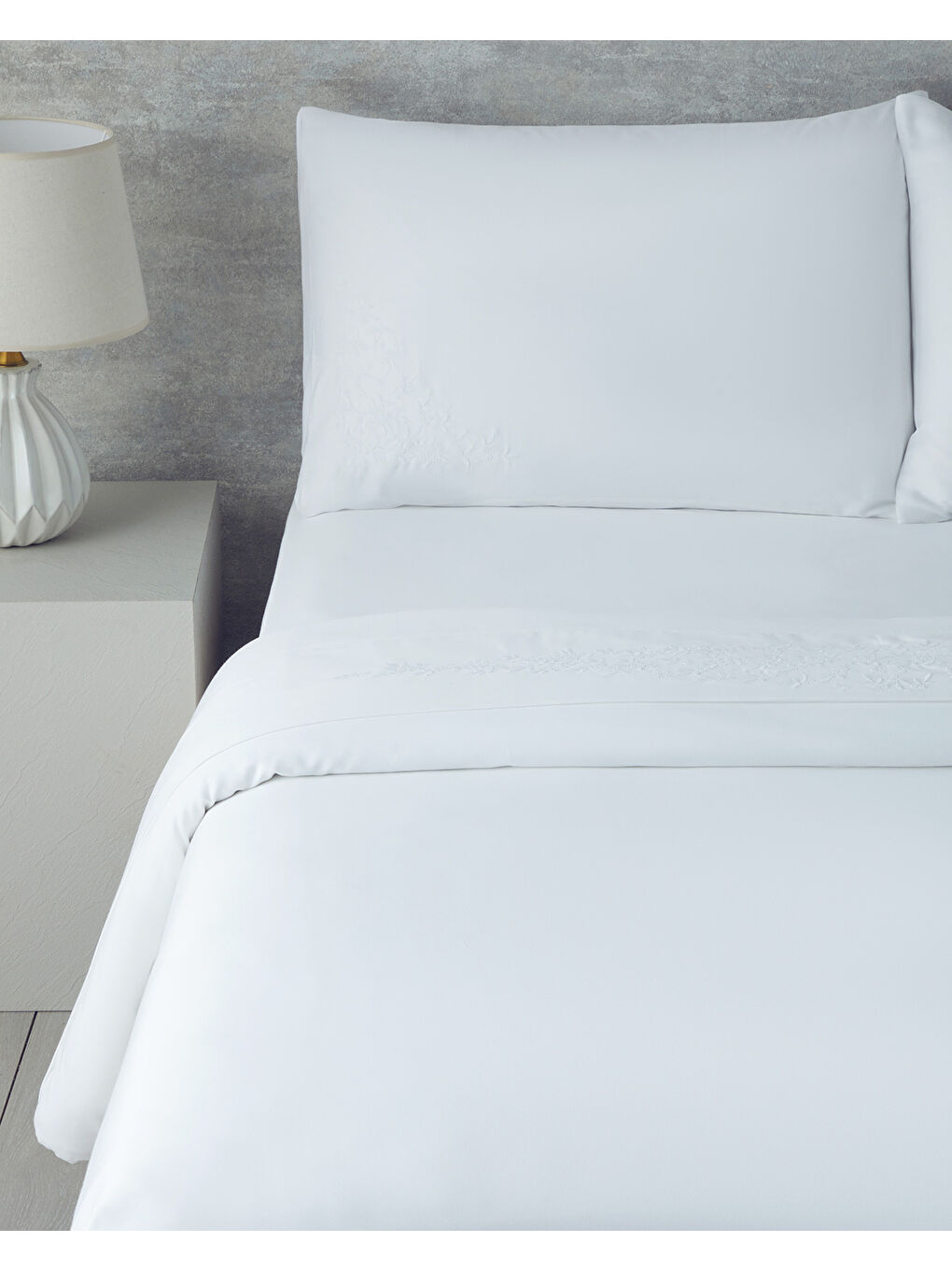 Laurel Pamuk Saten Nakışlı Çift Kişilik Nevresim Takımı Beyaz-1