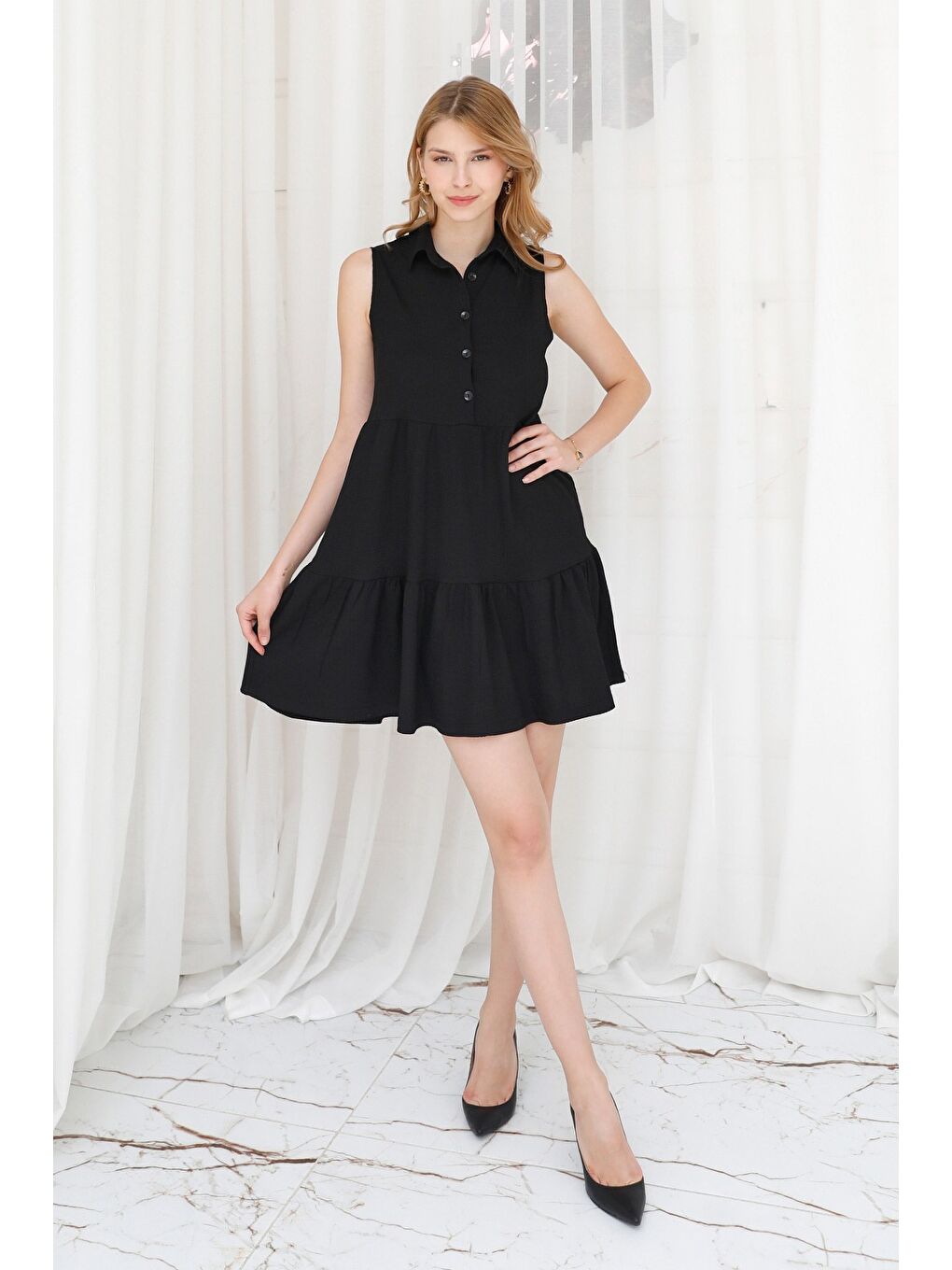 Siyah Bürümcük Kumaş Polo Yaka Yarım Düğmeli Elbise