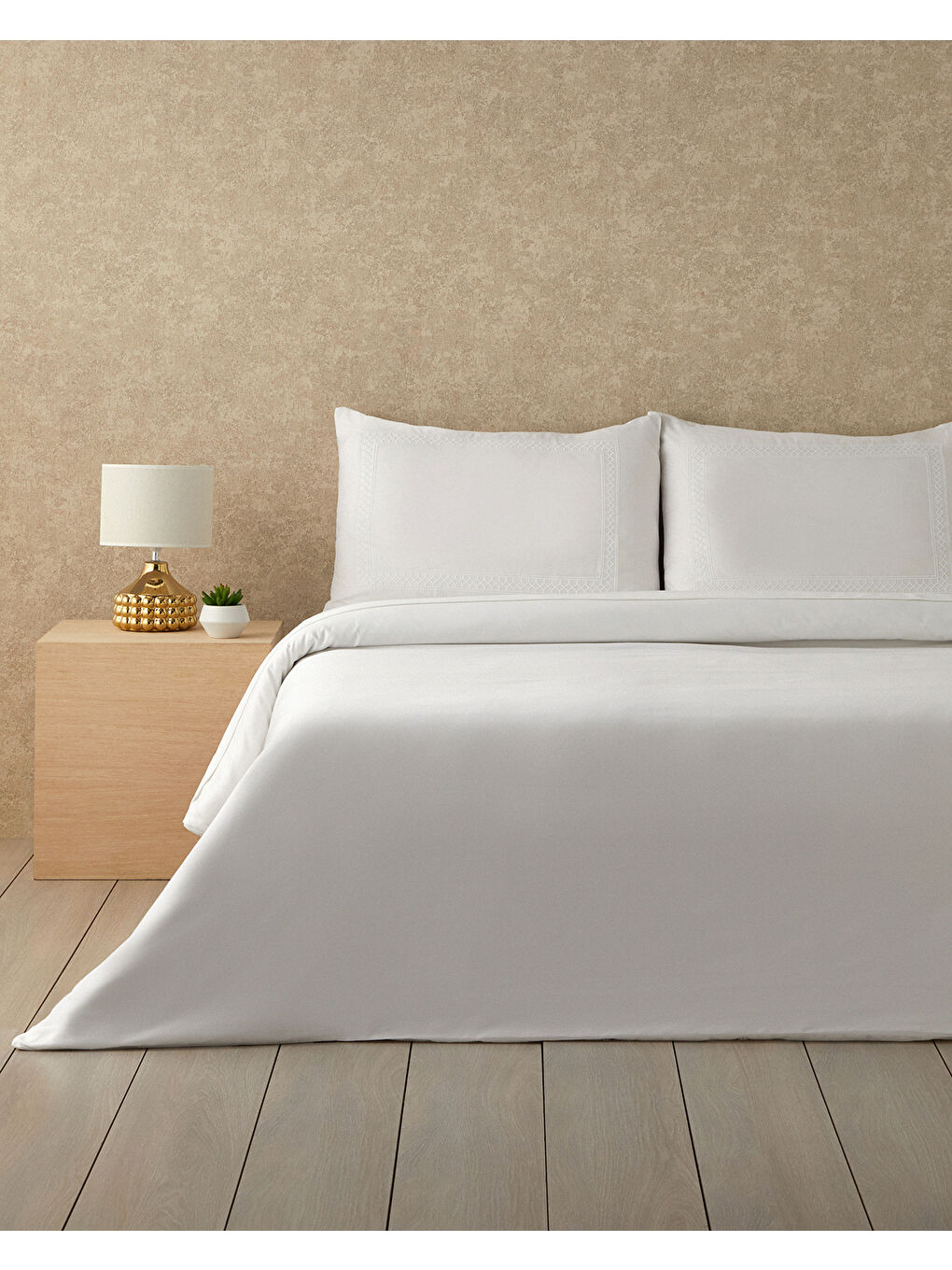 Modello Pamuk Saten Nakışlı Çift Kişilik Nevresim Takımı Beyaz