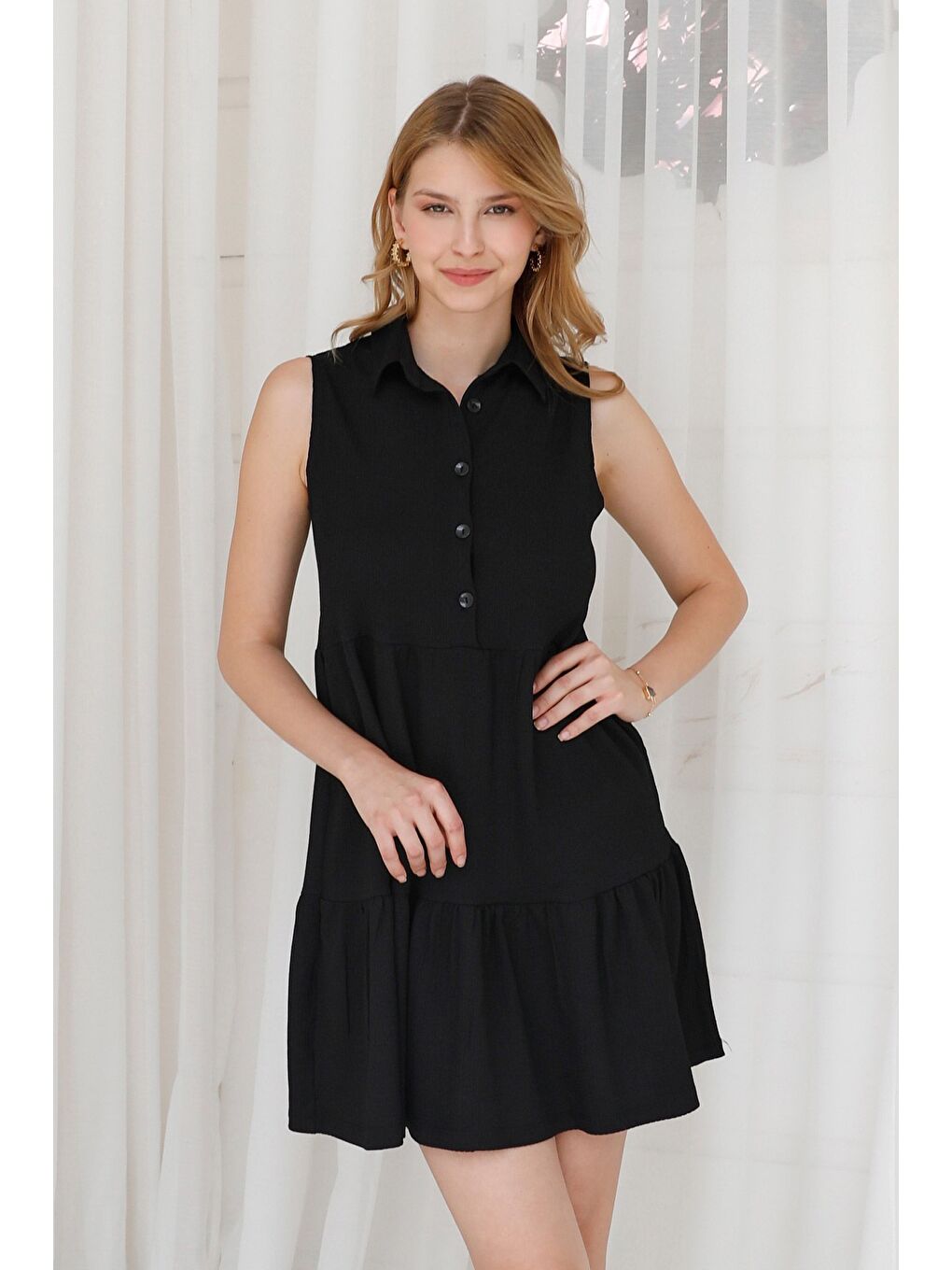 Siyah Bürümcük Kumaş Polo Yaka Yarım Düğmeli Elbise-1