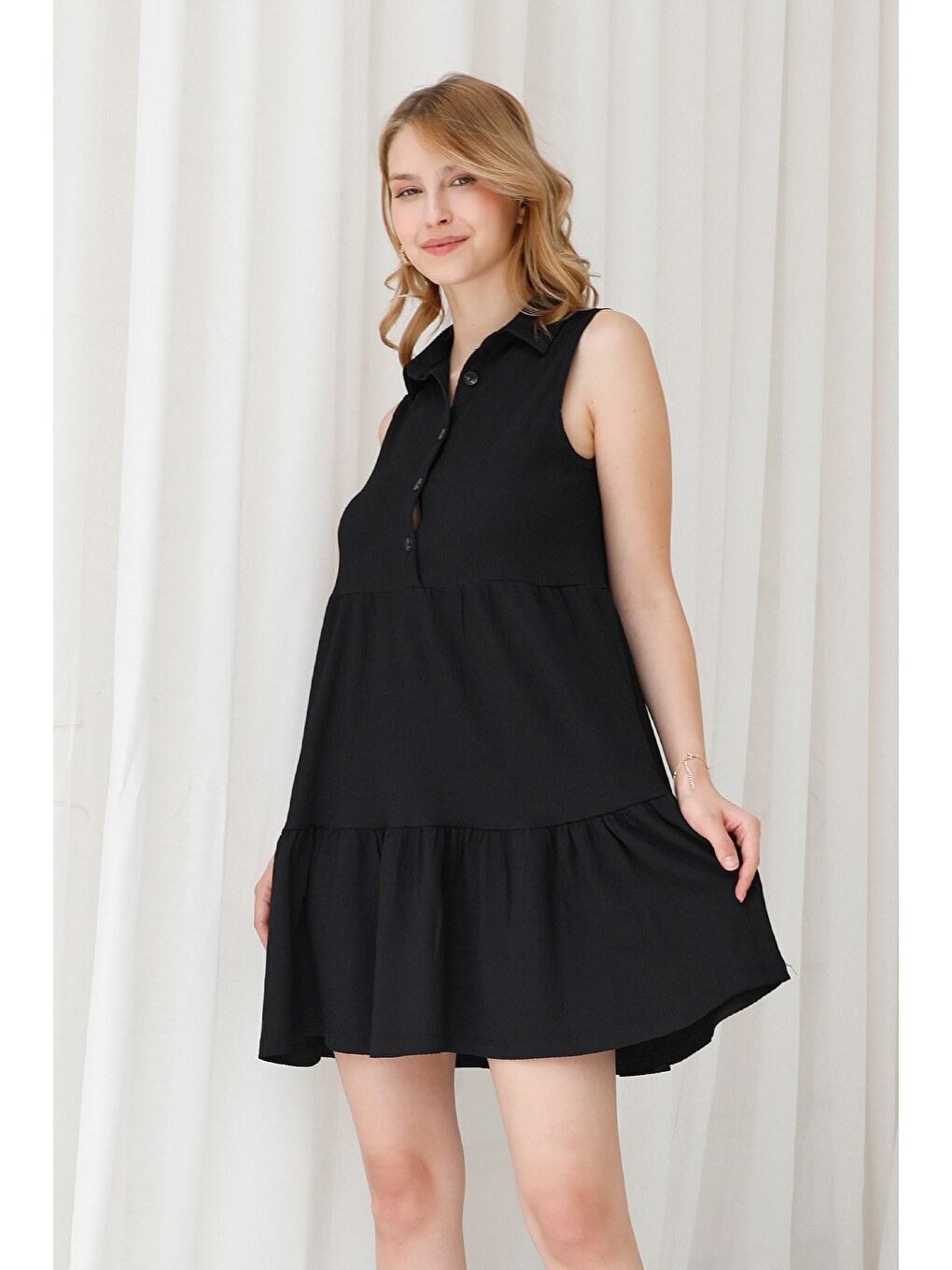 Siyah Bürümcük Kumaş Polo Yaka Yarım Düğmeli Elbise-2