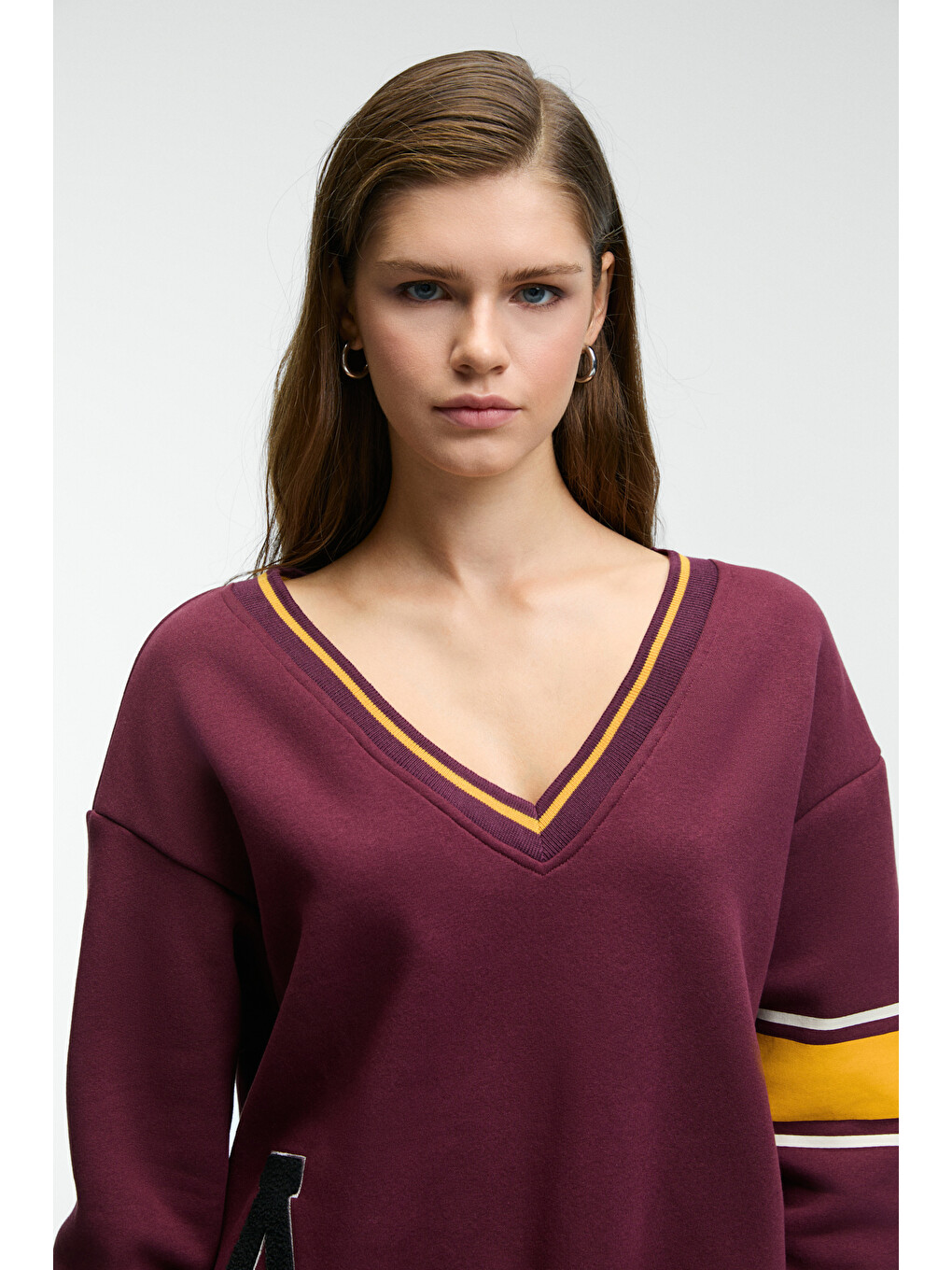 Dıvıne Kadın V Yakalı Nakış Ve Patch Detaylı Bordo Sweatshirt-4