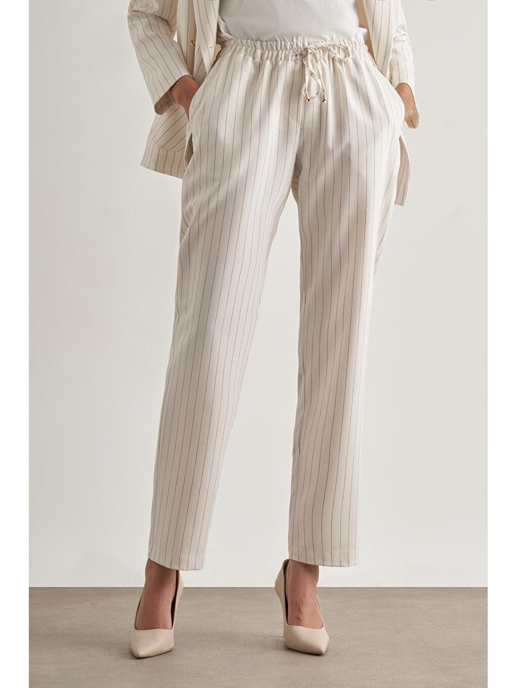 Çizgili Ekru İpli Rahat Yazlık Pantolon