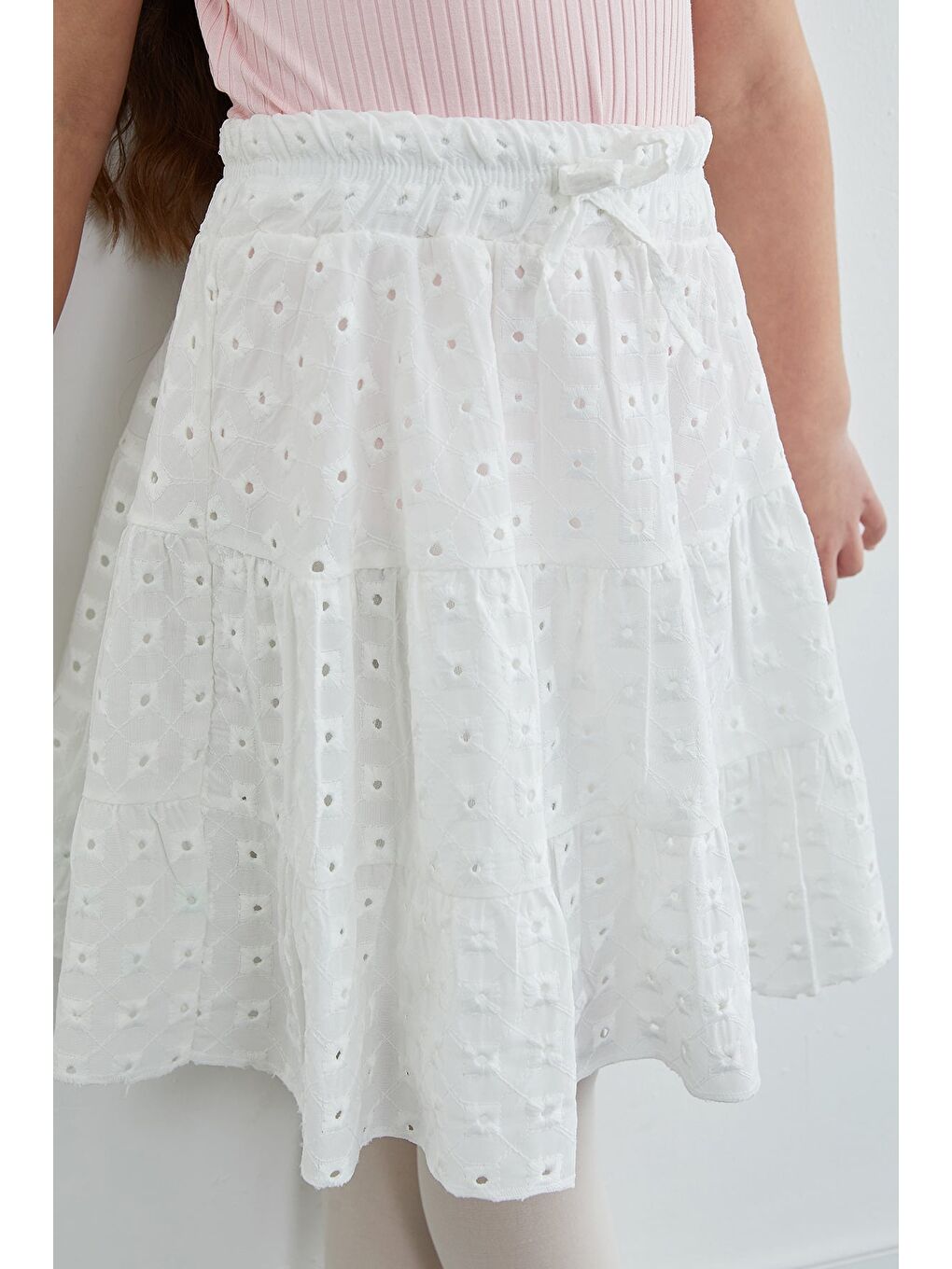 Beyaz Beli Lastikli Brode Detaylı Kız Çocuk Etek-3