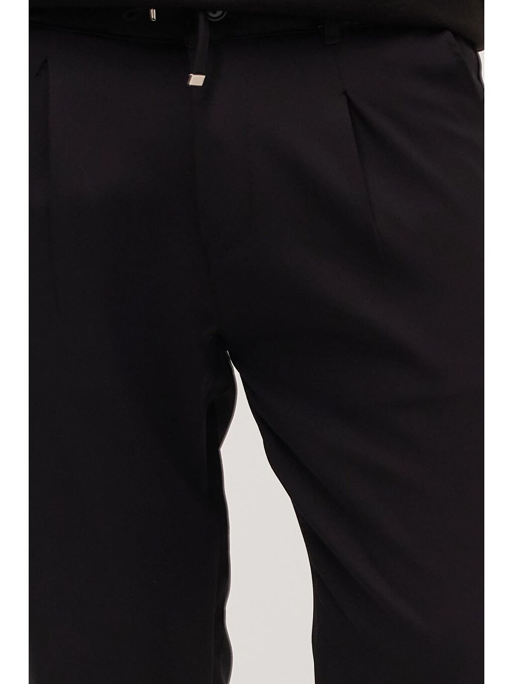 Erkek Slim Fit Dar Kesim Lastikli Bel Bağcık Detaylı Pileli Siyah Pantolon-2