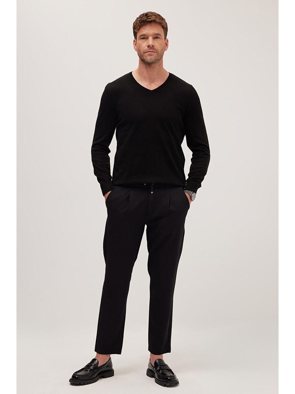 Erkek Slim Fit Dar Kesim Lastikli Bel Bağcık Detaylı Pileli Siyah Pantolon-4