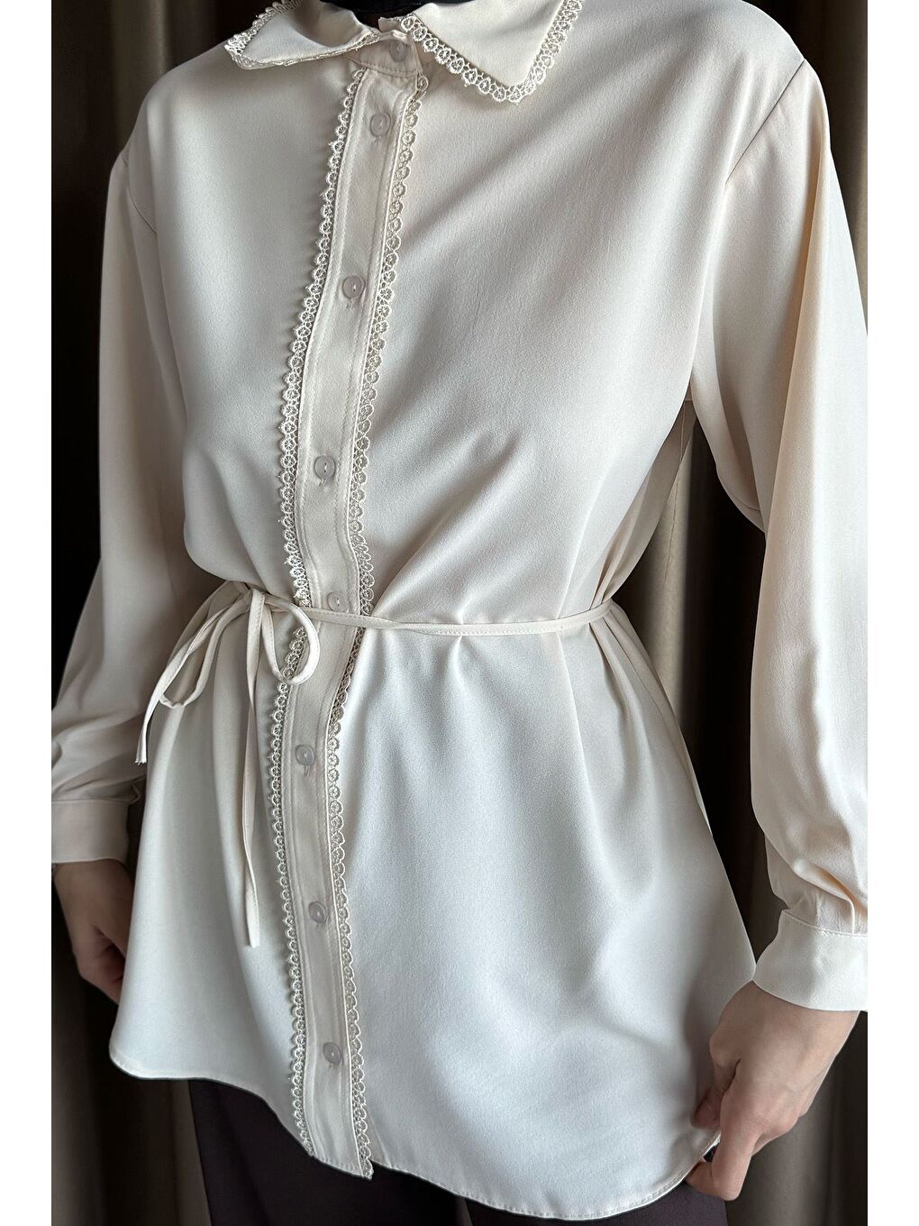 Bej Fistolu Bel Bağlama Detaylı Tesettür Gömlek-4