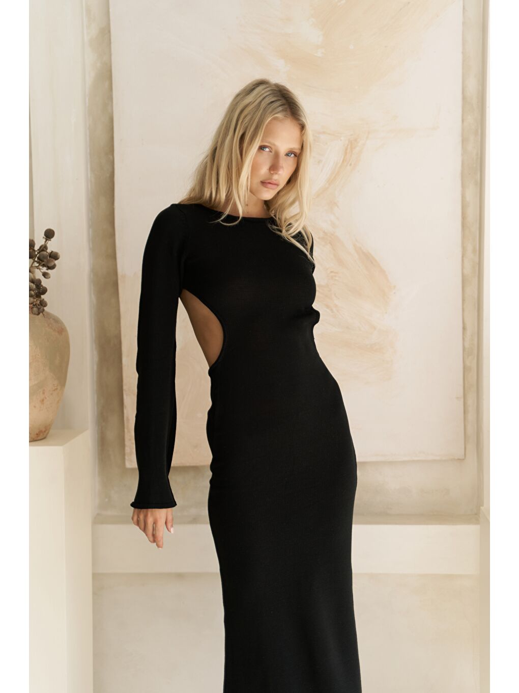 Nadias Pencere Detay Siyah Triko Uzun Elbise