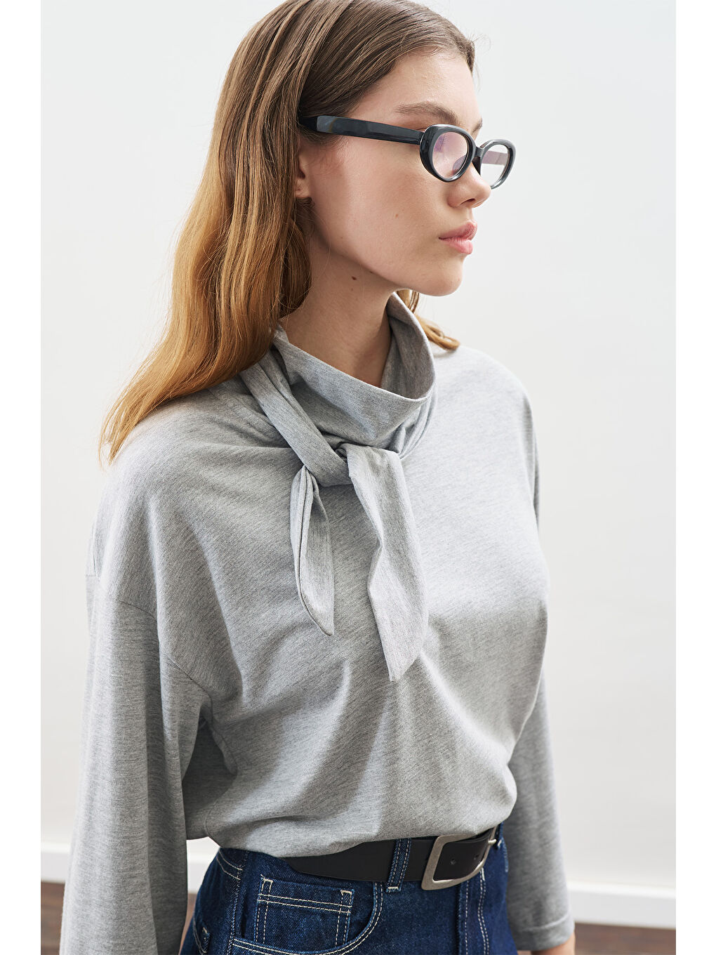 Yüksek Yaka Bağlamalı Bluz Gri Melanj-4