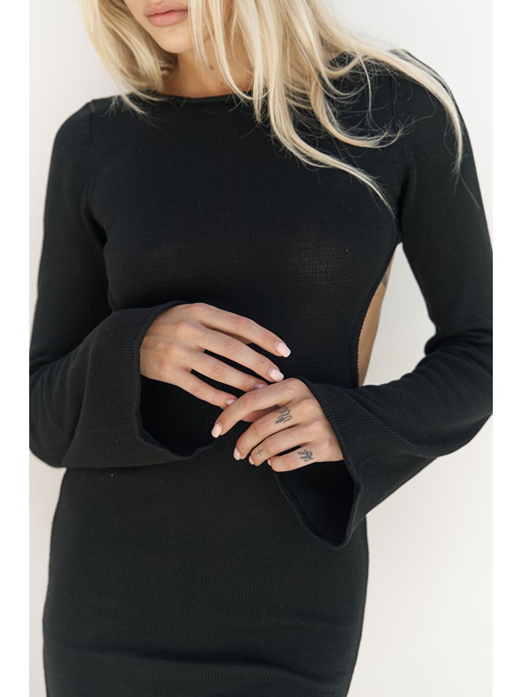 Nadias Pencere Detay Siyah Triko Uzun Elbise-7