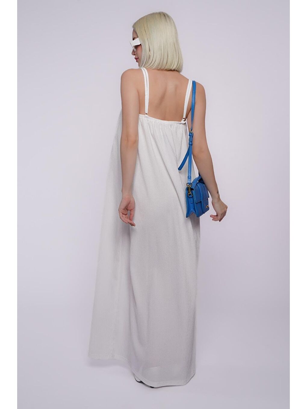 Beyaz Askılı Uzun Salaş Bürümcük Elbise Mg1720-1