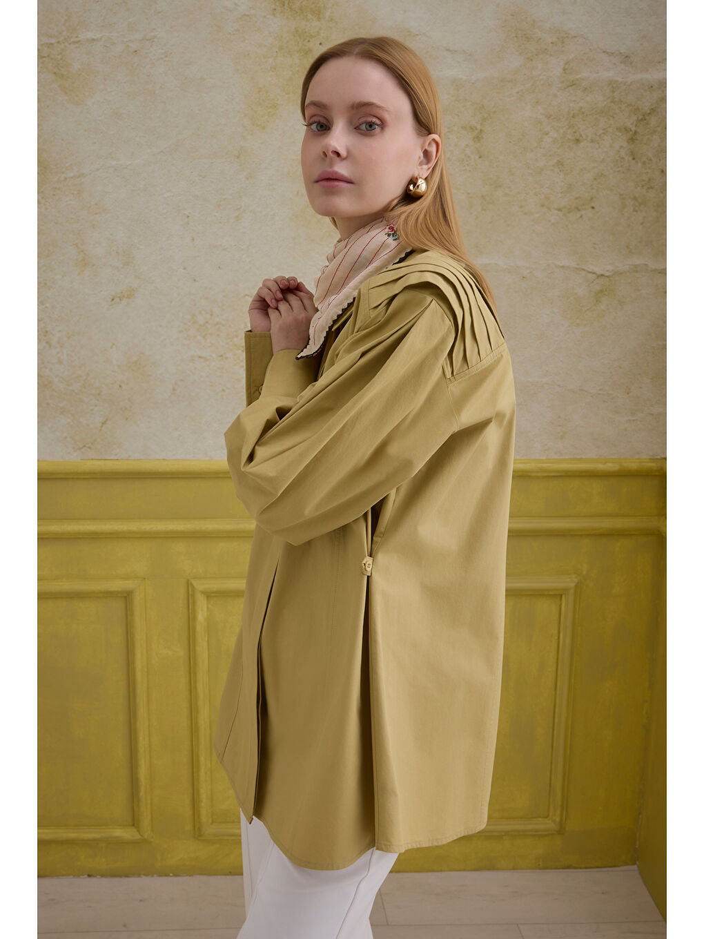 Kahverengi %100 Pamuk Arkası Pileli Gömlek Bal Köpüğü-1