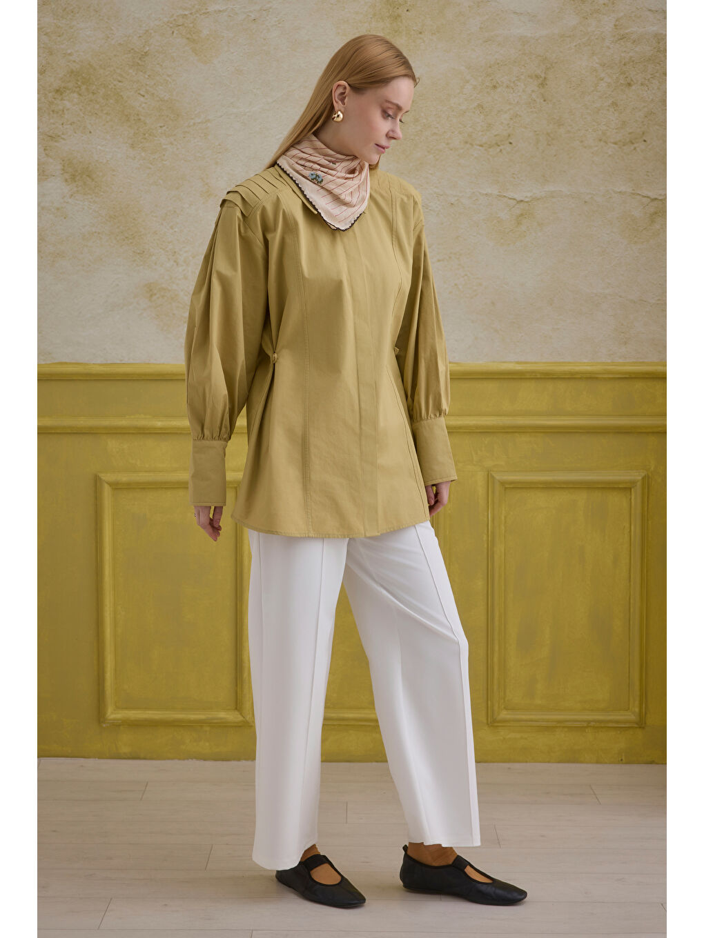 Kahverengi %100 Pamuk Arkası Pileli Gömlek Bal Köpüğü-2