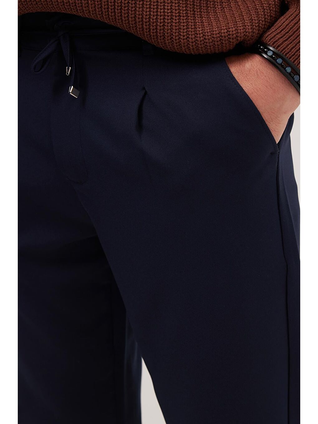 Erkek Slim Fit Dar Kesim Lastikli Bel Bağcık Detaylı Pileli Lacivert Pantolon-2