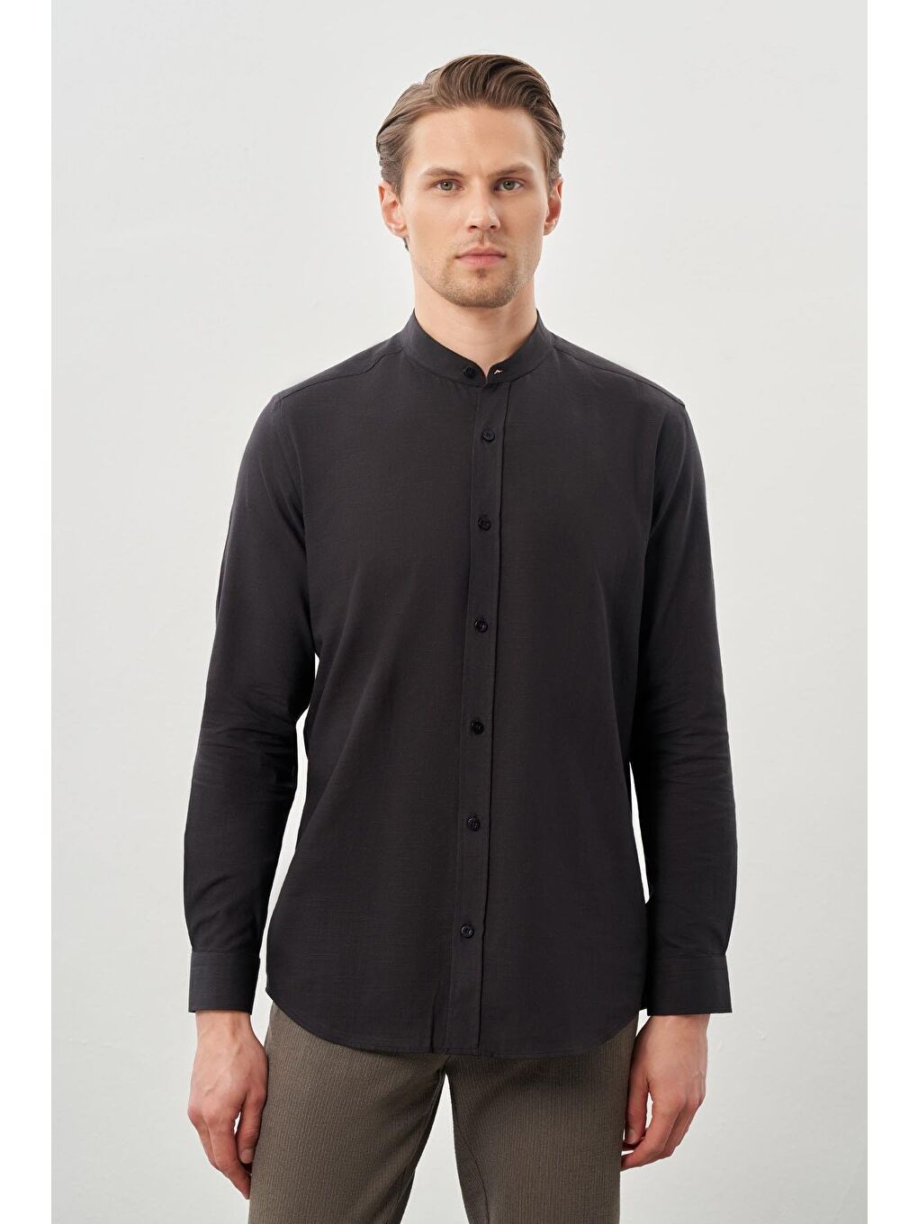 Siyah Uzun Kol Düz Bez Ayağı Hakim Yaka Cepsiz Pamuk Casual Slim Fit Gömlek 1004245270_001-1