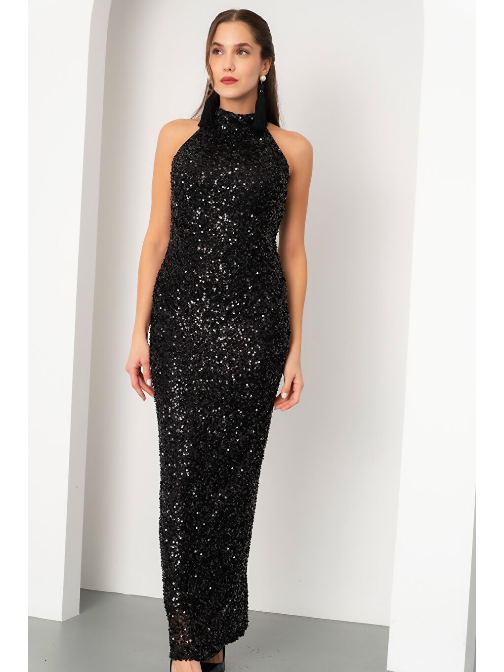 Kadın Siyah Halter Yaka Pul Payet Uzun Abiye Elbise-2