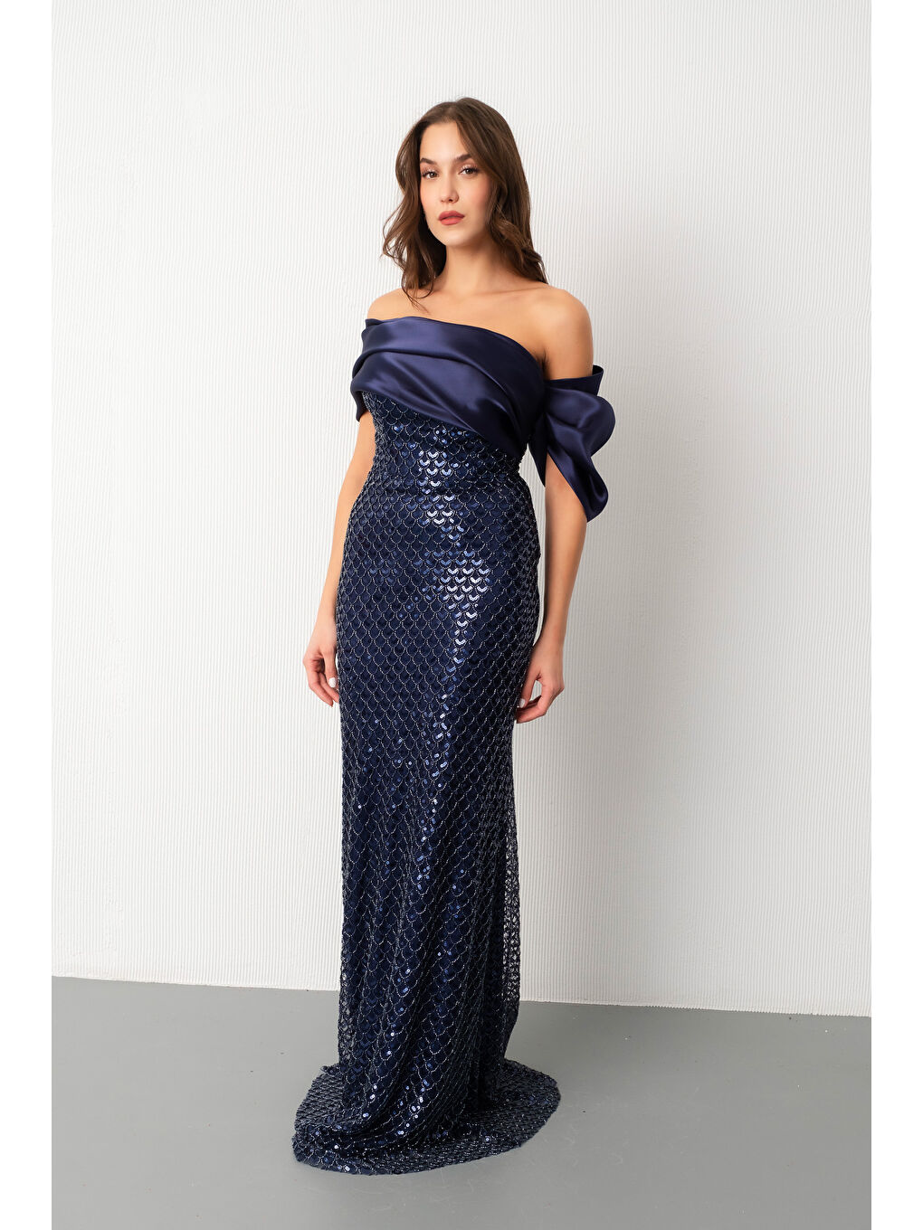 Kadın Lacivert Yaka Detay Boncuklu Uzun Abiye Elbise-2