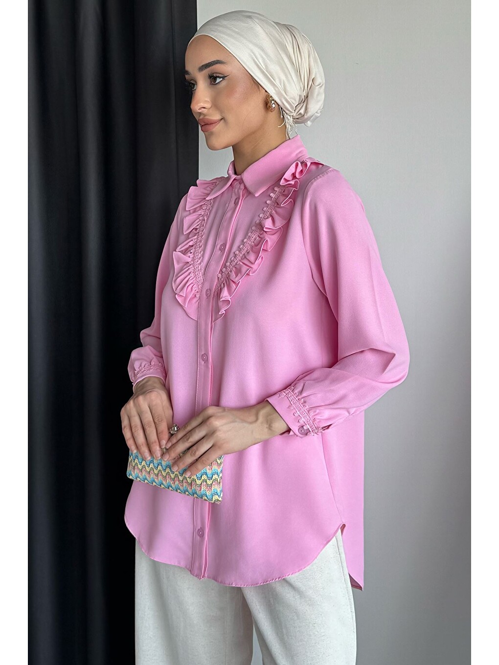 Pembe Güpür Detaylı Fırfırlı Tesettür Gömlek-2