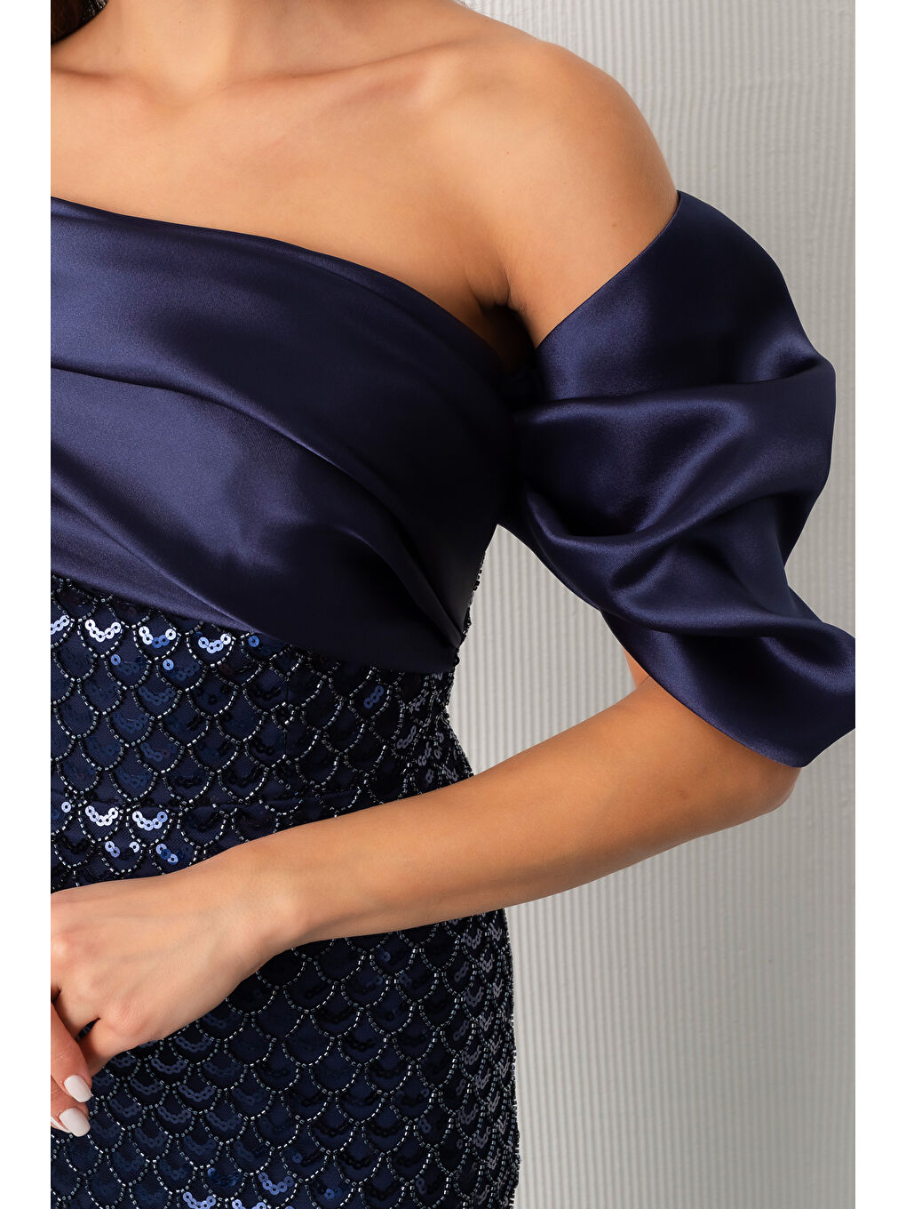 Kadın Lacivert Yaka Detay Boncuklu Uzun Abiye Elbise-3