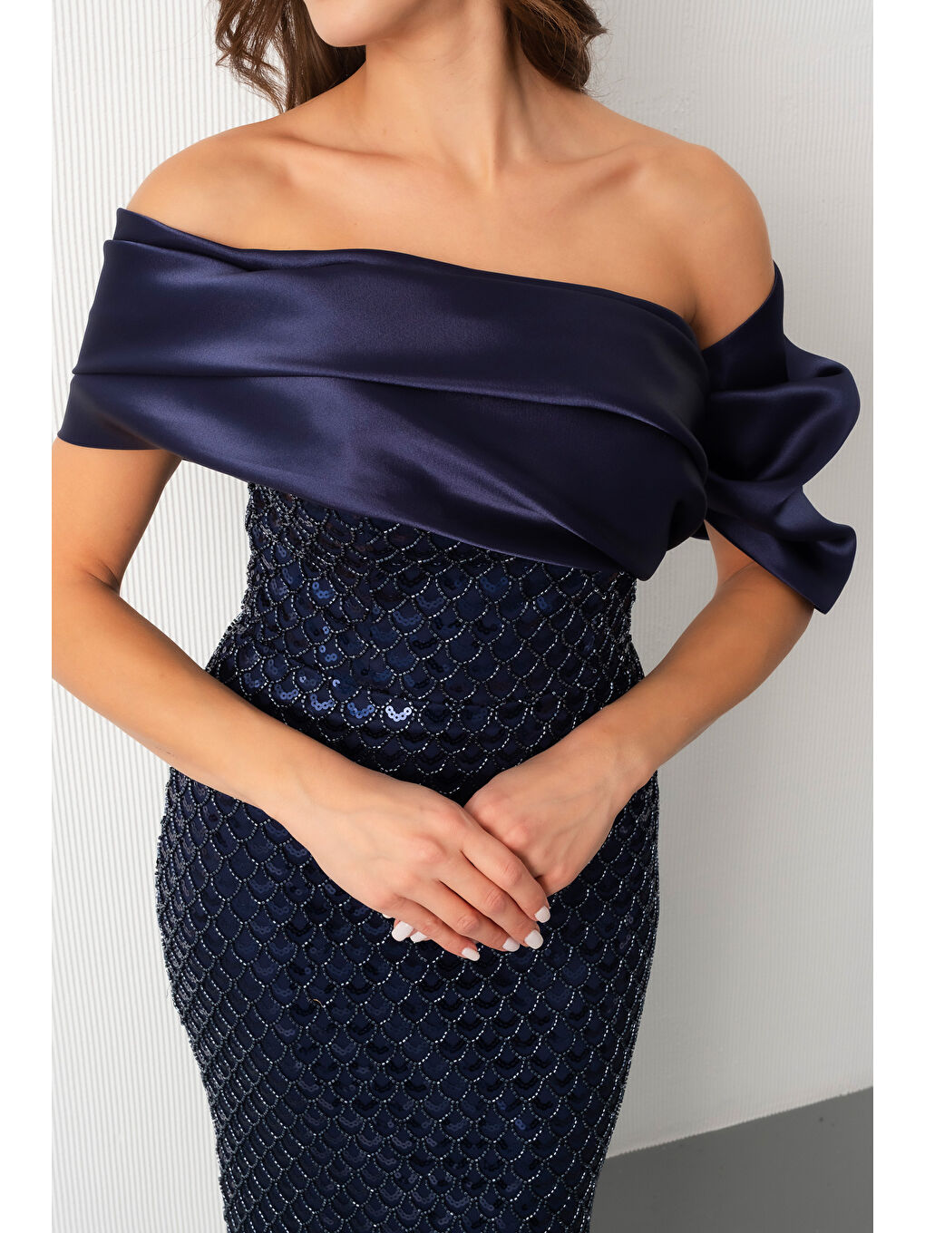 Kadın Lacivert Yaka Detay Boncuklu Uzun Abiye Elbise-4