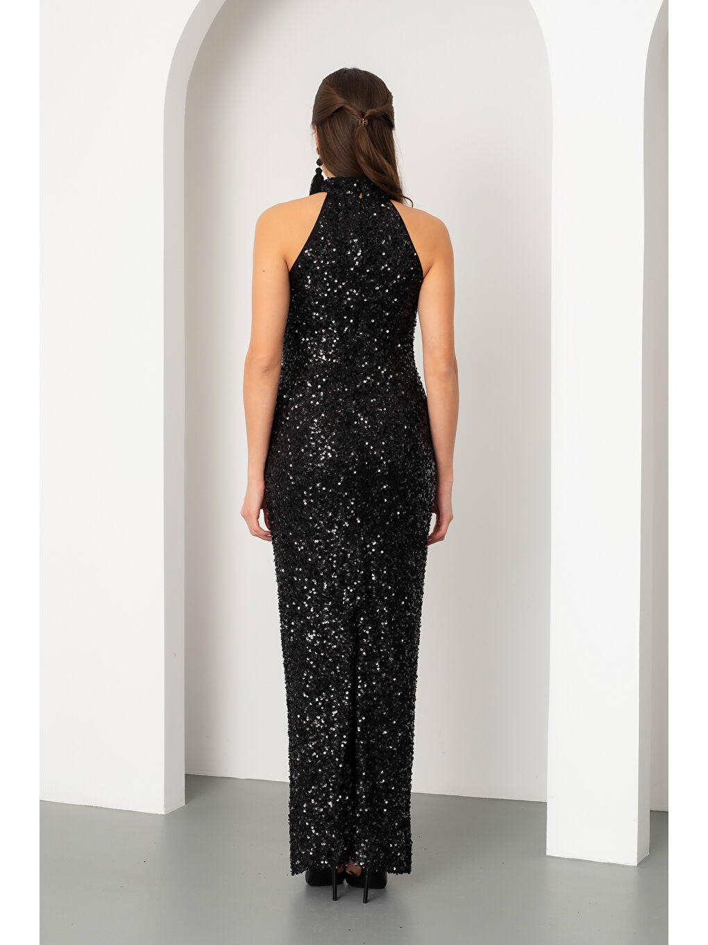 Kadın Siyah Halter Yaka Pul Payet Uzun Abiye Elbise-5